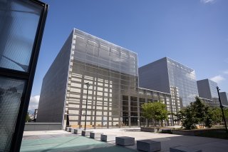 Le nouveau bâtiment de logements et d'équipements publics prévu par la Ville de Genève se situera dans la continuité de la nouvelle Comédie sur le site de la gare des Eaux-Vives (archives).